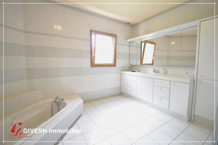 Image No.5-5 Bed Property for sale