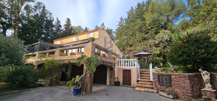 Image No.2-Propriété de 6 chambres à vendre à Saint-Raphael