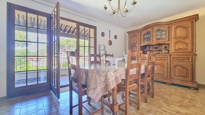 Image No.10-3 Bed House for sale