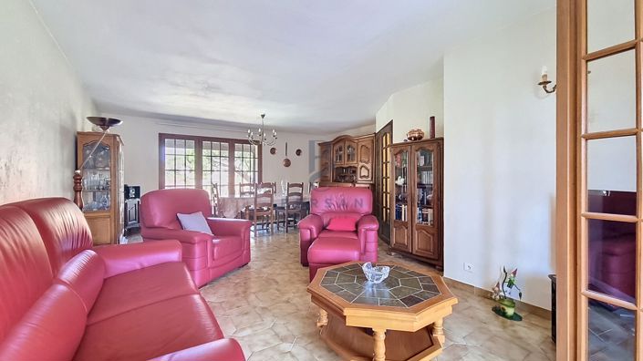 Image No.9-3 Bed House for sale