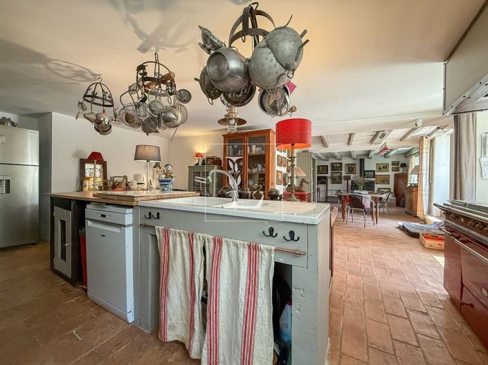 Image No.8-4 Bed House for sale