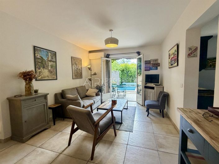 Image No.8-3 Bed House for sale