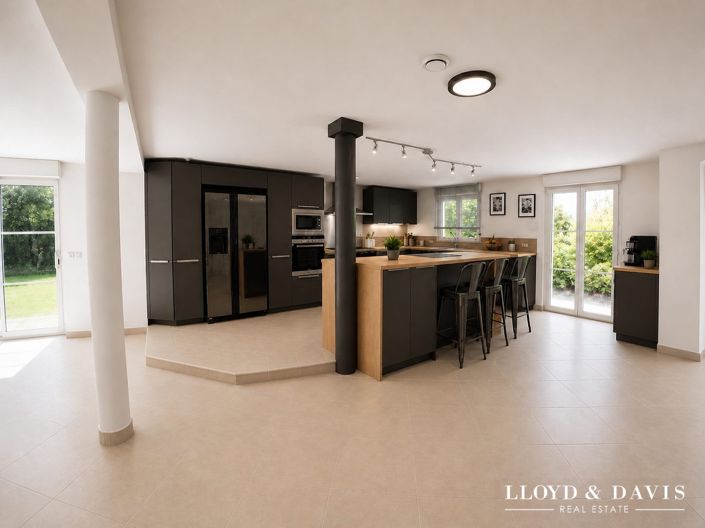 Image No.2-5 Bed House for sale