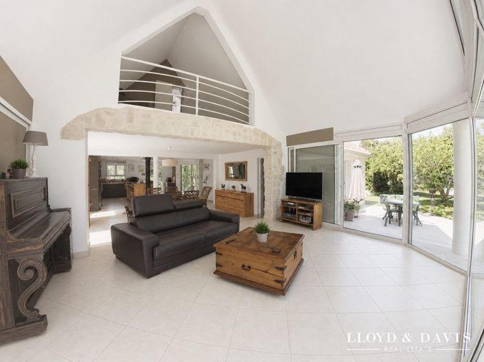 Image No.5-5 Bed House for sale