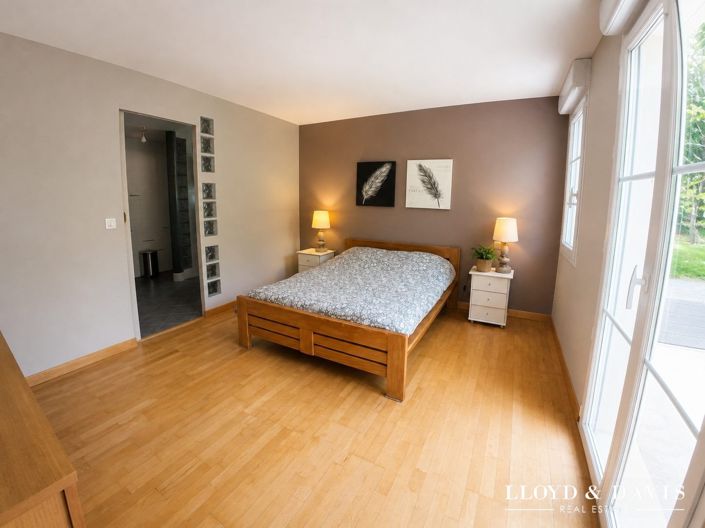 Image No.7-5 Bed House for sale