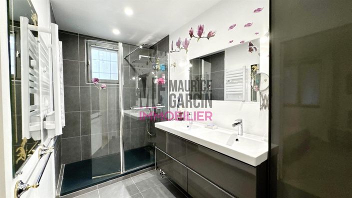 Image No.16-5 Bed House for sale