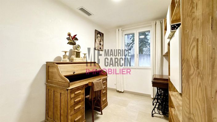 Image No.17-5 Bed House for sale