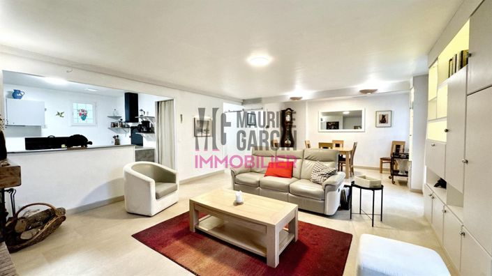 Image No.8-5 Bed House for sale