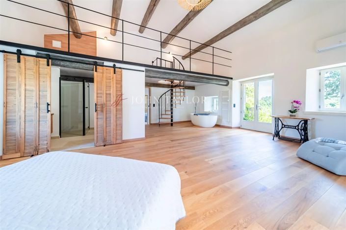 Image No.20-8 Bed House for sale