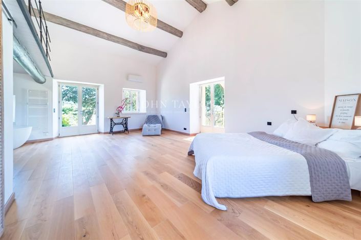 Image No.21-8 Bed House for sale