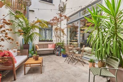 1 - Puteaux, House