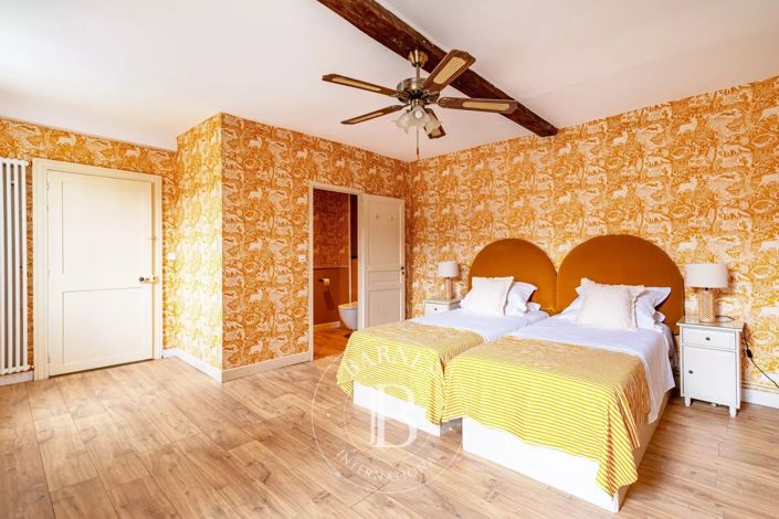 Image No.21-12 Bed House for sale