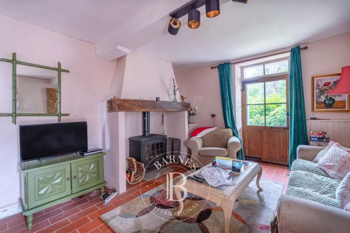 Image No.26-12 Bed House for sale