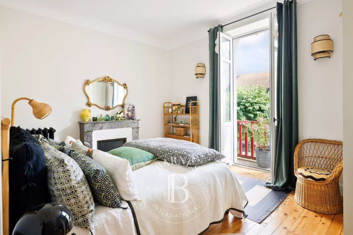Image No.17-6 Bed House for sale