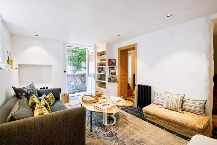 Image No.19-6 Bed House for sale
