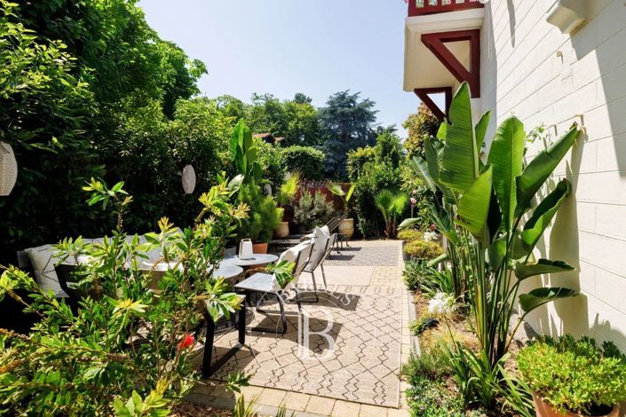 Image No.2-6 Bed House for sale
