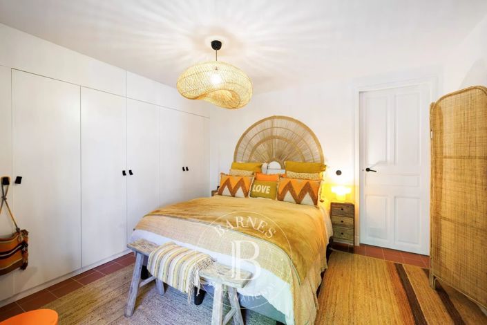 Image No.20-6 Bed House for sale