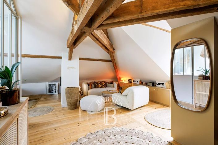 Image No.23-6 Bed House for sale