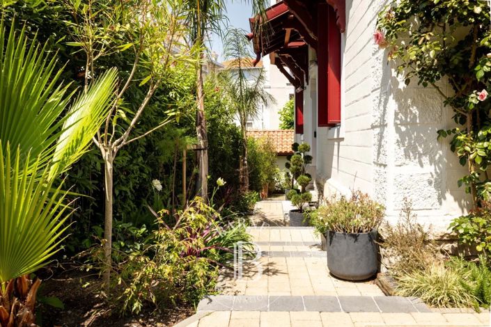 Image No.3-6 Bed House for sale