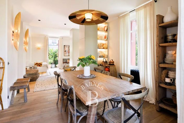 Image No.9-6 Bed House for sale