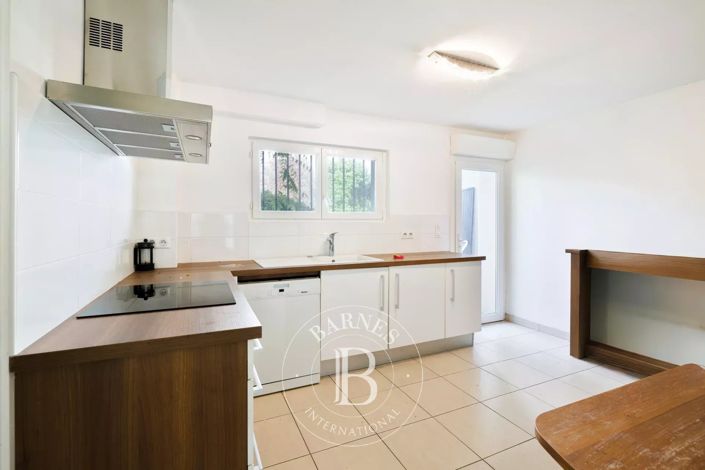 Image No.12-4 Bed House for sale