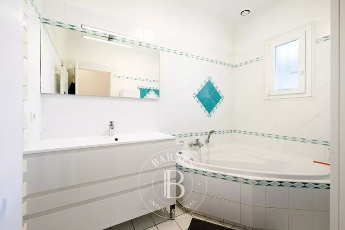 Image No.15-4 Bed House for sale