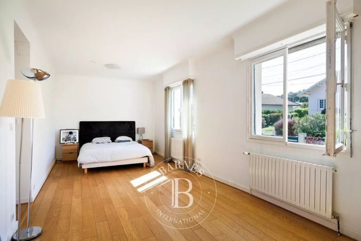 Image No.16-4 Bed House for sale