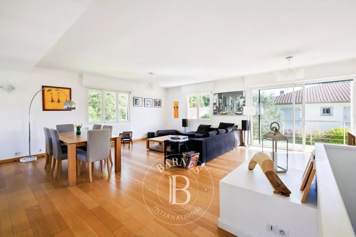 Image No.6-4 Bed House for sale