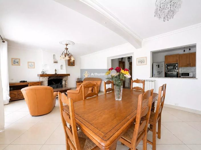 Image No.10-5 Bed House for sale
