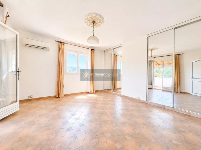 Image No.12-5 Bed House for sale