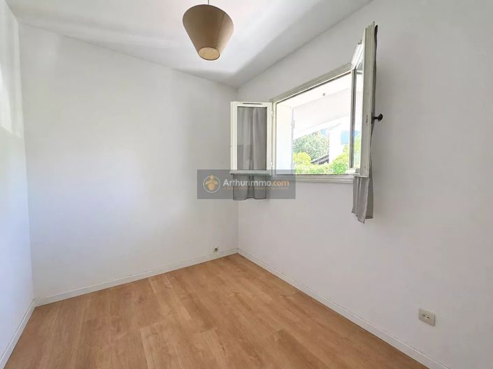 Image No.16-5 Bed House for sale