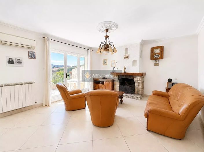Image No.8-5 Bed House for sale