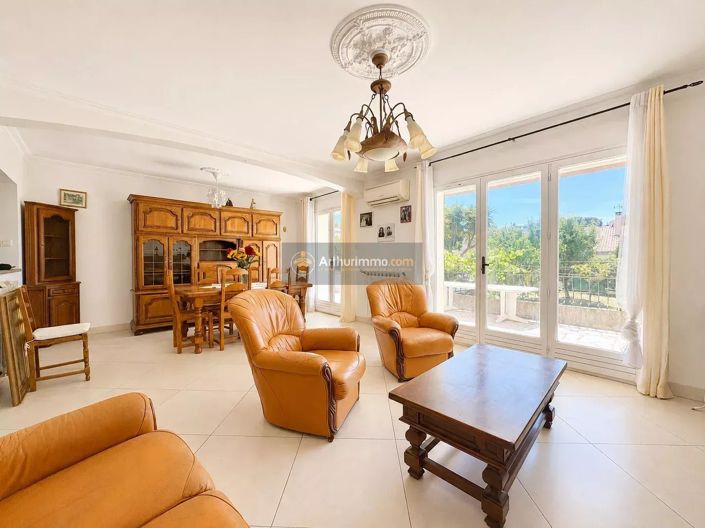 Image No.9-5 Bed House for sale