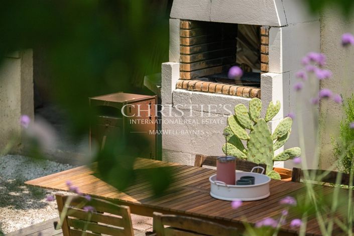Image No.17-6 Bed House for sale