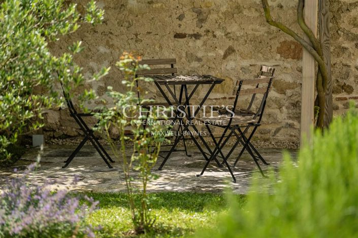 Image No.18-6 Bed House for sale