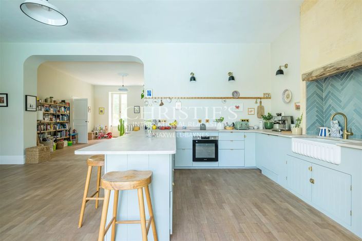Image No.4-6 Bed House for sale