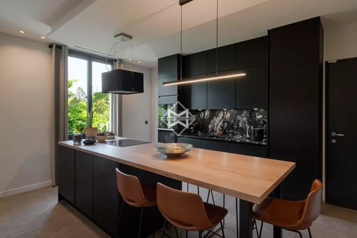 Image No.7-4 Bed House for sale