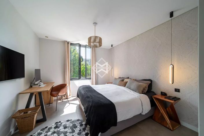 Image No.8-4 Bed House for sale