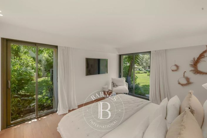 Image No.20-5 Bed House for sale