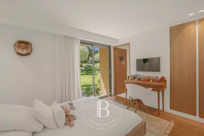 Image No.21-5 Bed House for sale