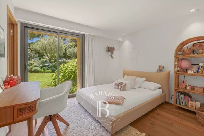 Image No.24-5 Bed House for sale