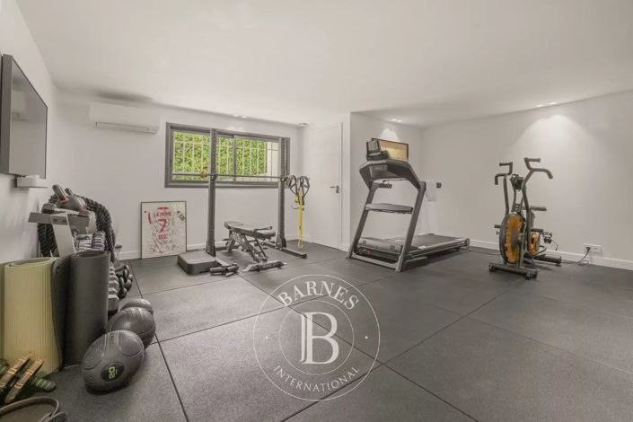Image No.25-5 Bed House for sale