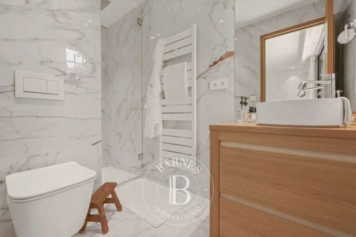 Image No.28-5 Bed House for sale