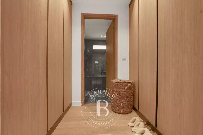 Image No.32-5 Bed House for sale