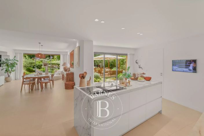 Image No.4-5 Bed House for sale