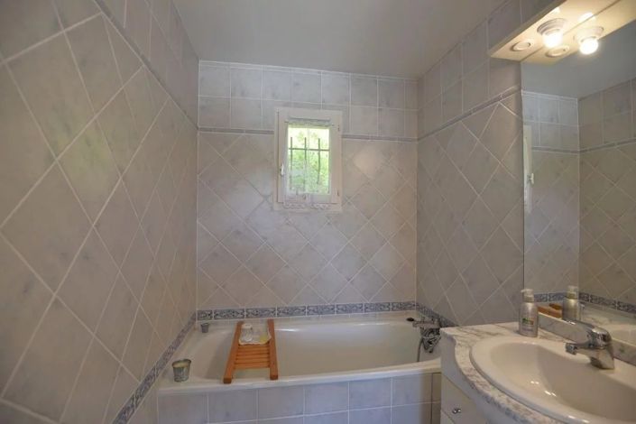 Image No.9-3 Bed House for sale