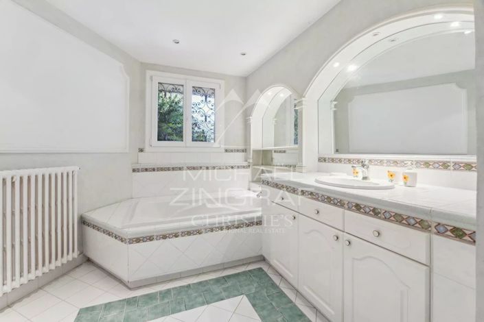 Image No.11-6 Bed House for sale