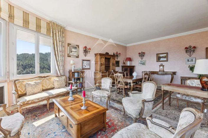 Image No.6-6 Bed House for sale