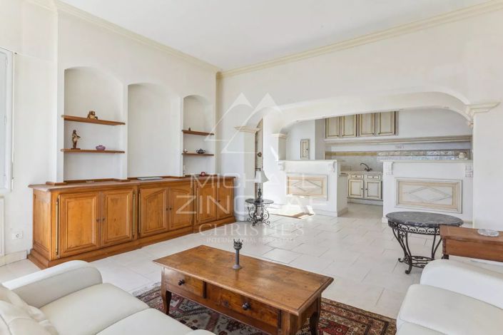 Image No.8-6 Bed House for sale