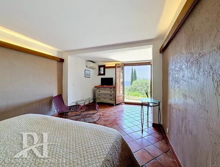 Image No.19-4 Bed House for sale